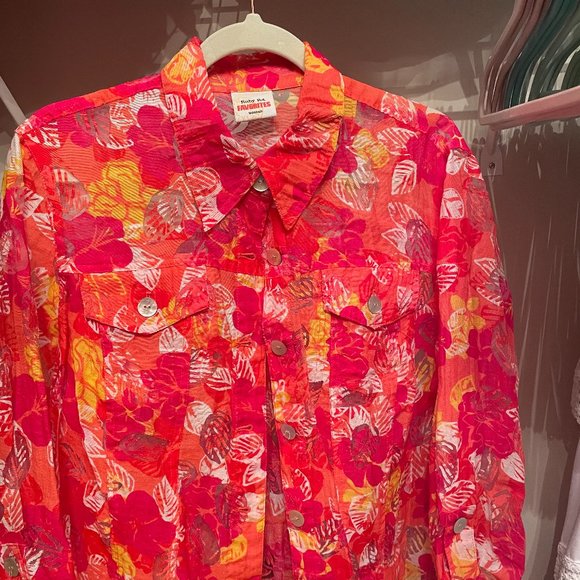 Woman's shirt - Picture 1 of 1